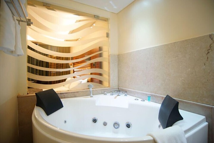 Hot Tub 51 of 61