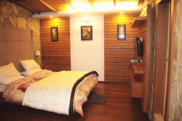 Room 8 of 12