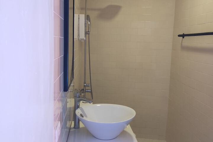 Room 12 of 18