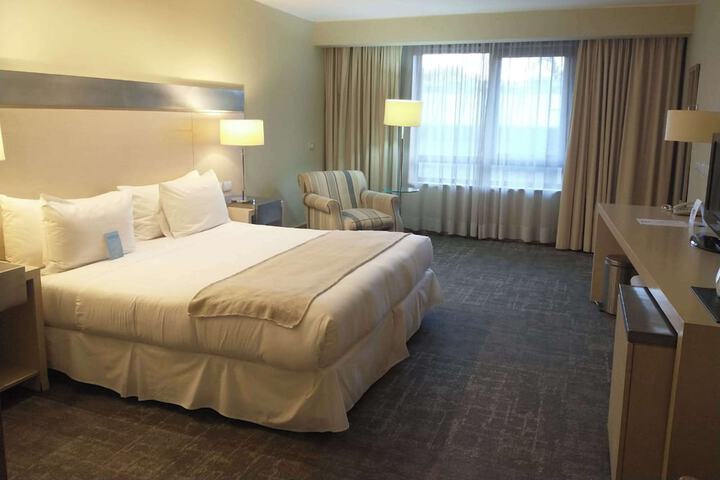 Room 12 of 52