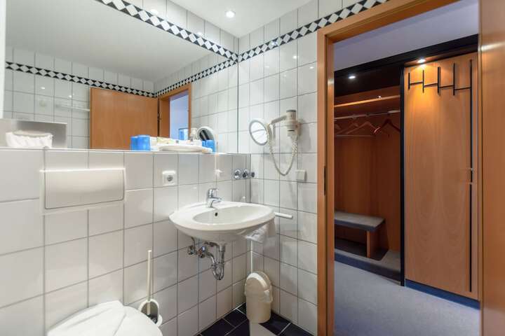 Room 49 of 70