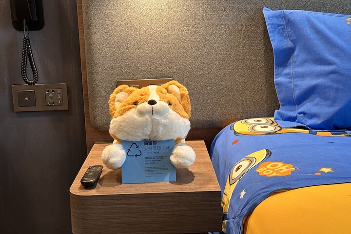 Room 28 of 49