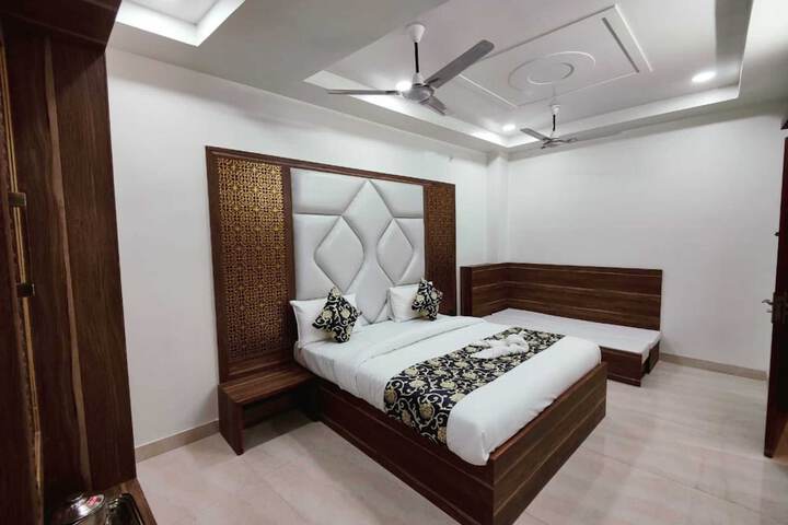 Room 18 of 48