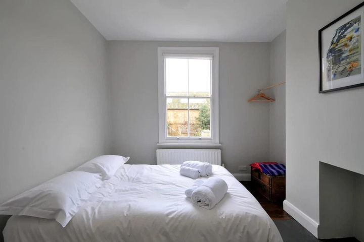 Room 3 of 16