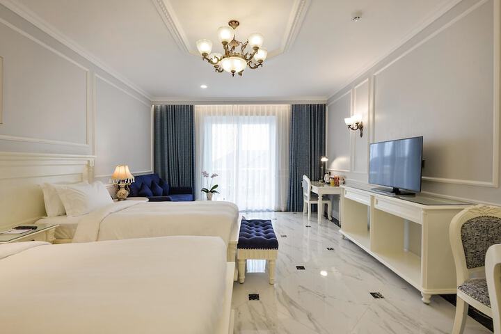 Room 2 of 195
