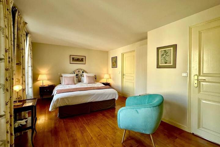 Room 5 of 12