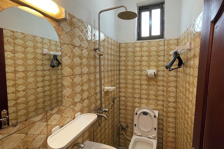 Room 99 of 118