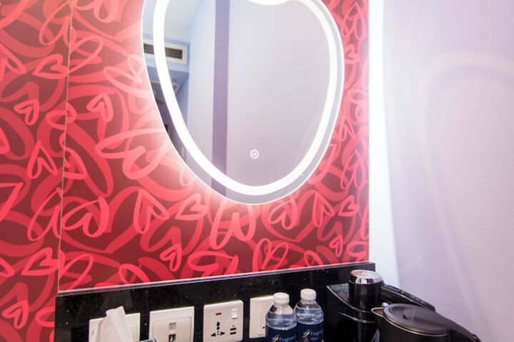 Room 11 of 36