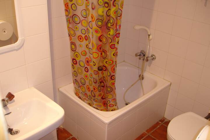 Room 8 of 19
