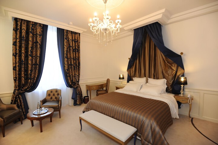 Room 17 of 53