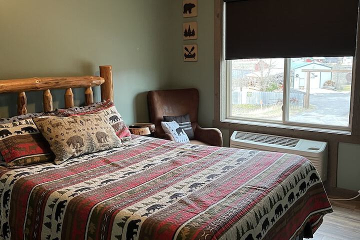 Room 5 of 33