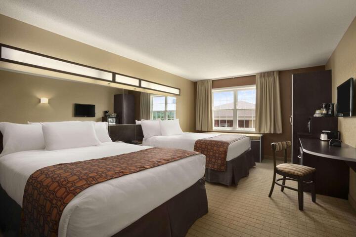 1 Queen Bed (4 of 14)