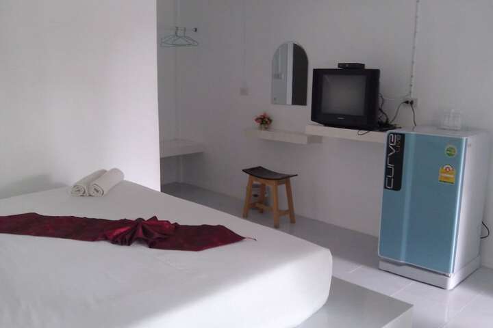 Room 27 of 83
