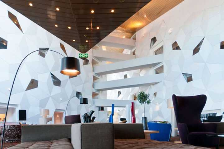 Entrance & Lobby
