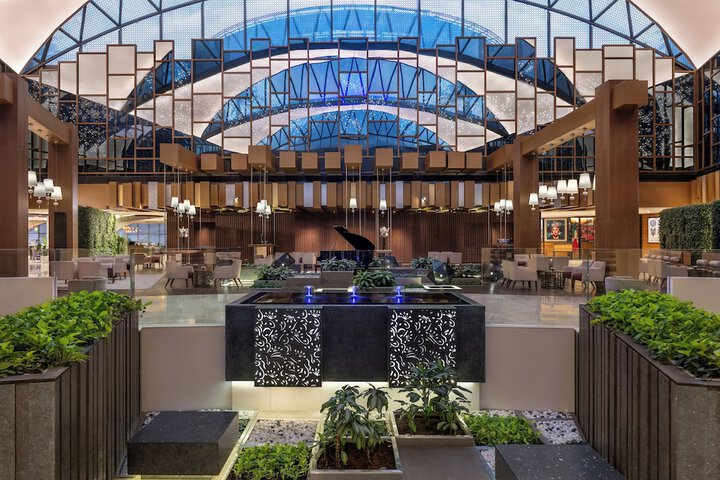Entrance & Lobby