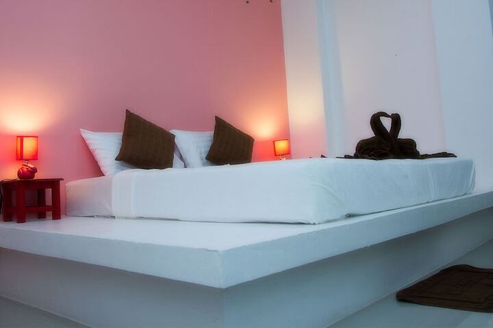 Room 3 of 79