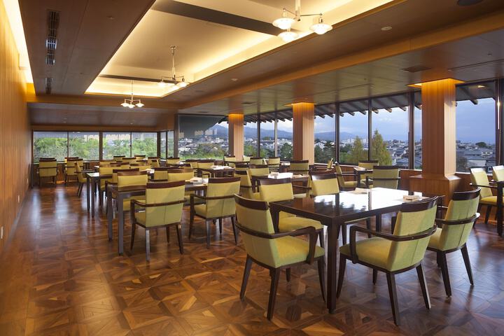 Dining 90 of 120