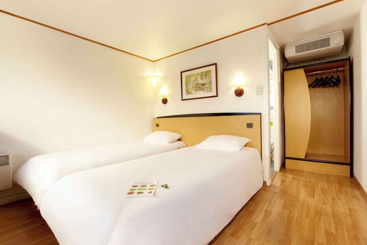 Room 11 of 46