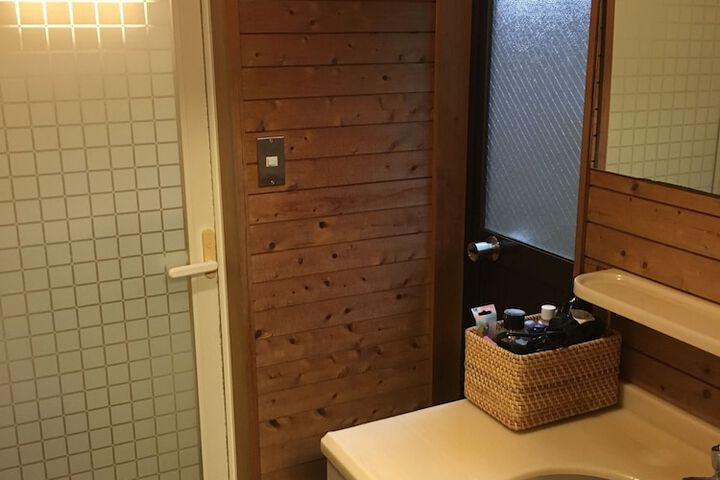 Room 5 of 9