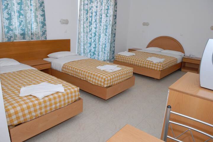 Room 3 of 83