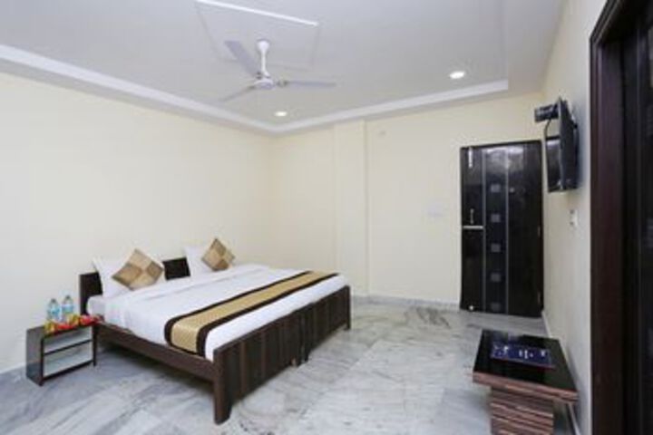 Room 6 of 23