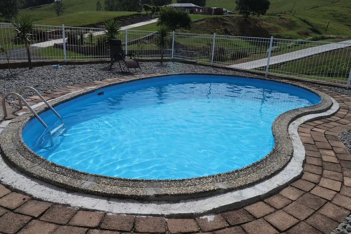 Pool 16 of 25