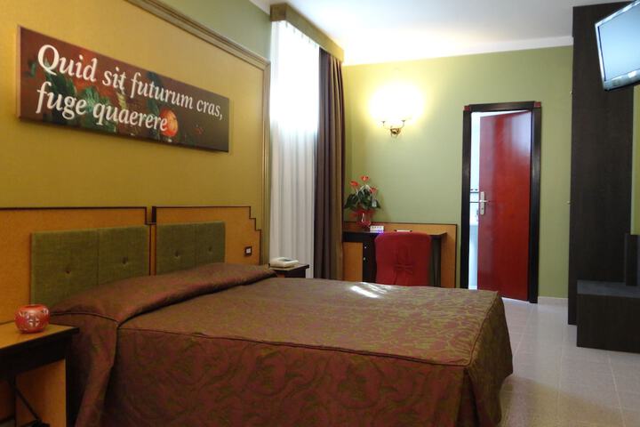 Room 3 of 44