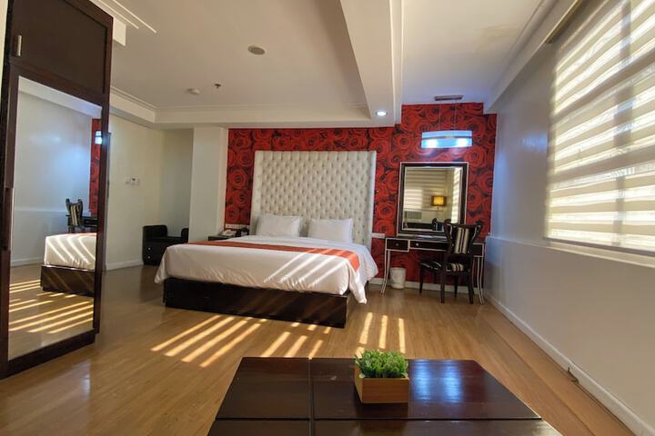 Room 8 of 19