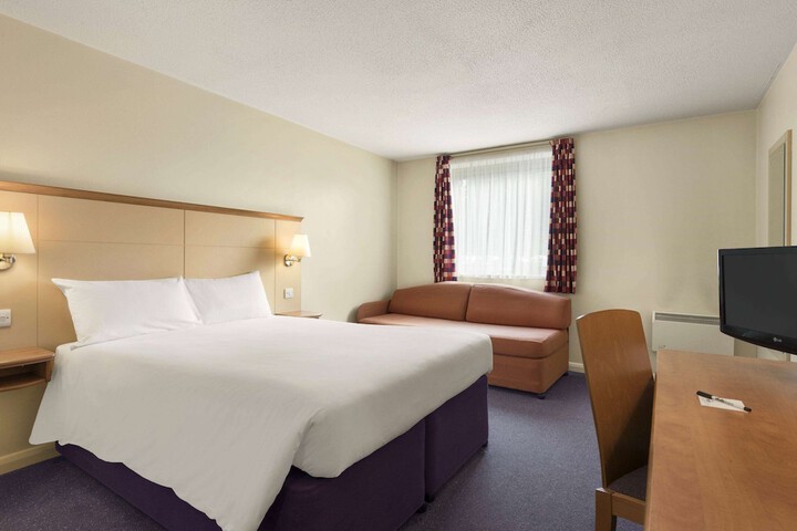 Room 6 of 14