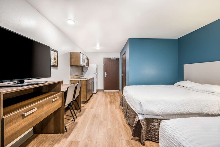 1 Queen Bed (20 of 20)