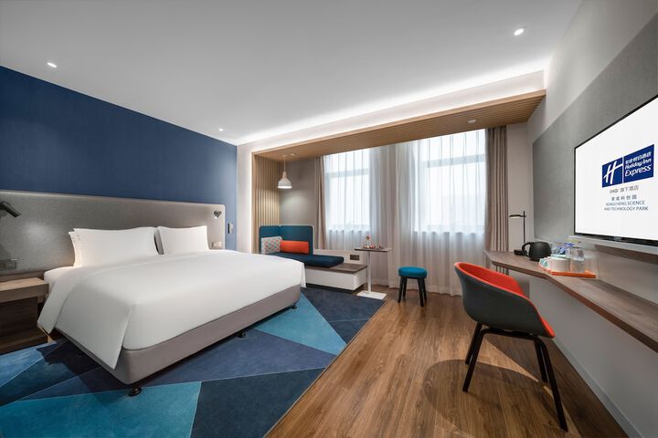Room 4 of 35
