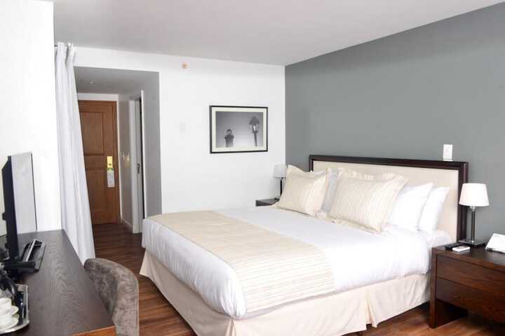 Room 6 of 77