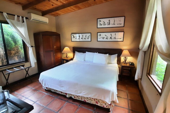 Room 52 of 97