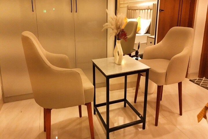 Room 9 of 12