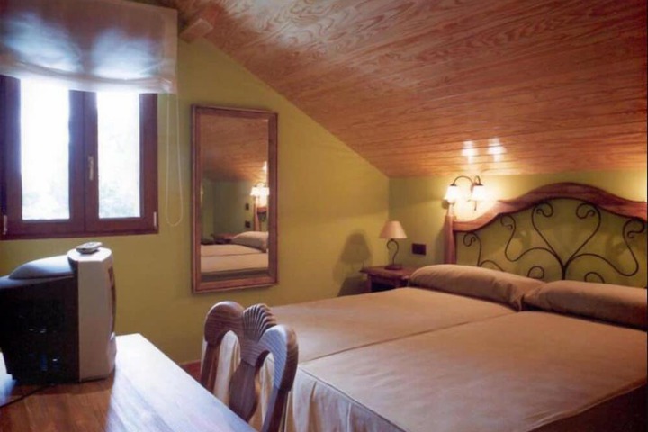 Room 10 of 11