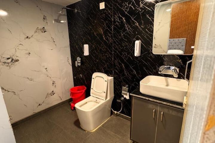 Room 46 of 64