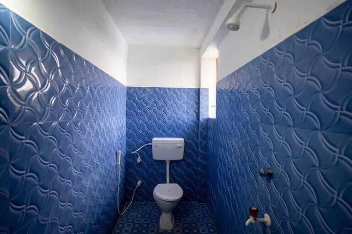 Room 6 of 9