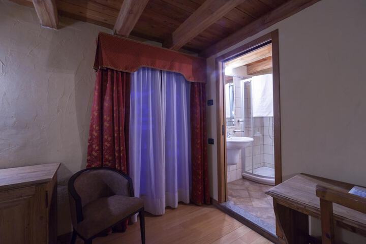 Room 24 of 55
