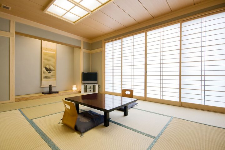 Room 9 of 25