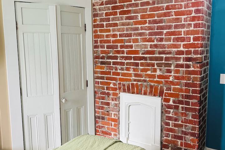 Room 48 of 102