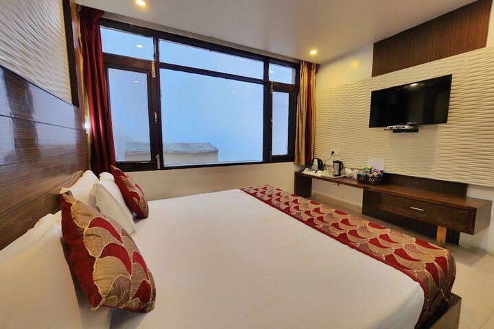 Room 33 of 174