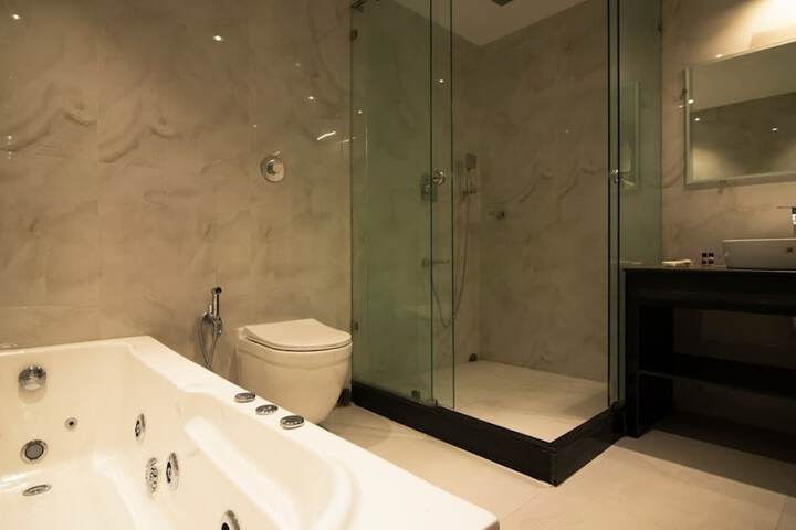 Room 16 of 21