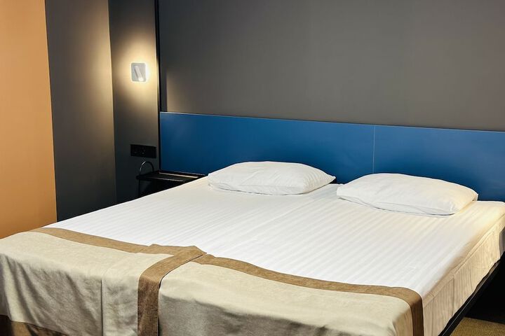 Room 3 of 20