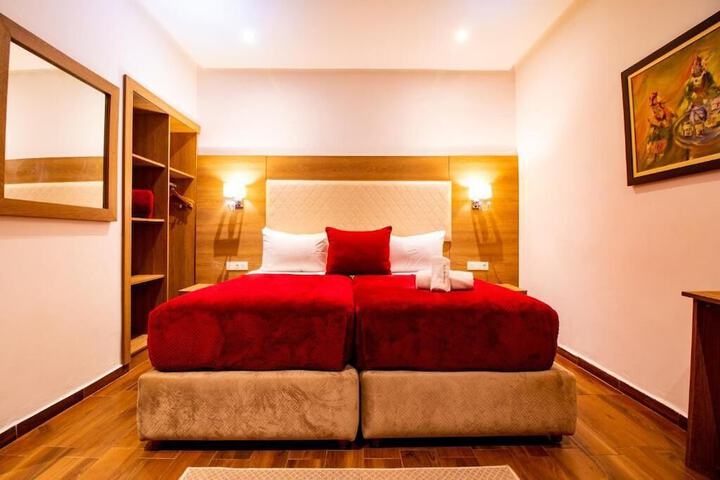 Room 28 of 42