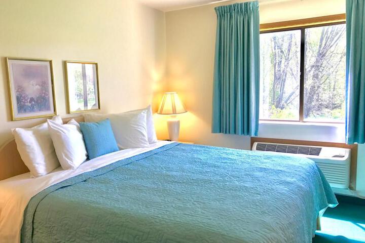 Suite (3 of 7)