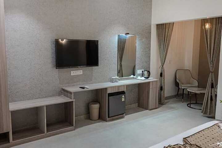 Room 8 of 18