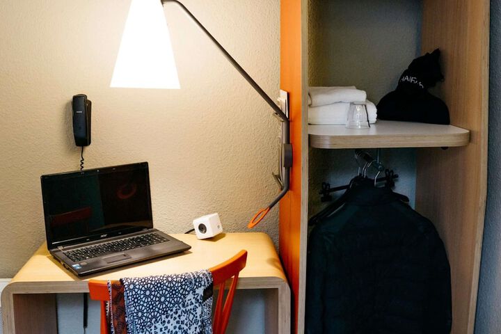 Room 28 of 65