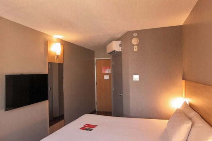 Room 12 of 113