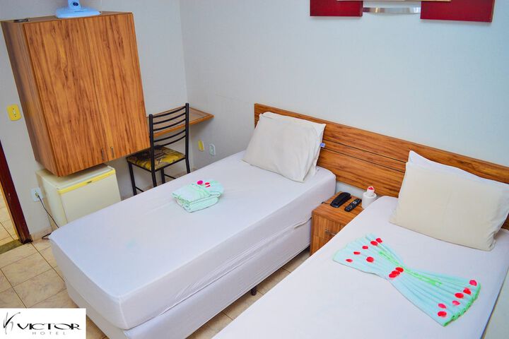 Room 6 of 10