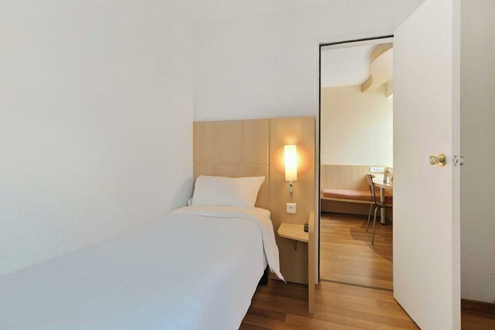 Room 15 of 36
